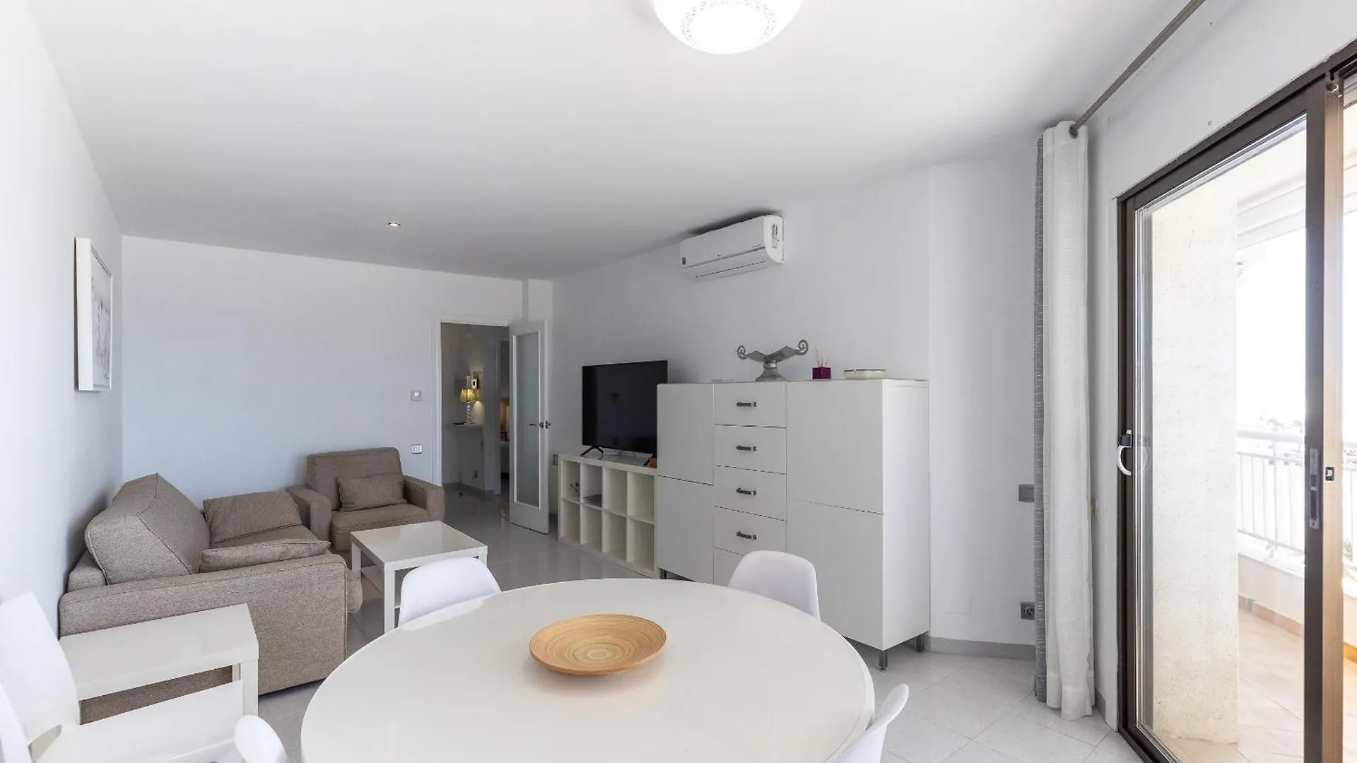 סאלו Uhc Santillana Family Complex